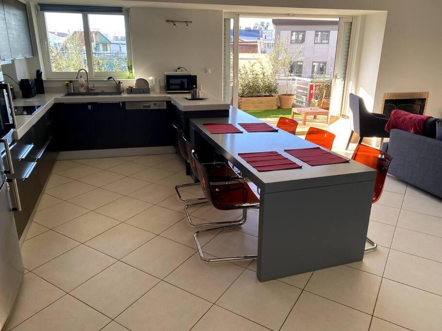 Spacious And Sunkissed 3Br & 2 Bathrooms Apartment Афины Экстерьер фото