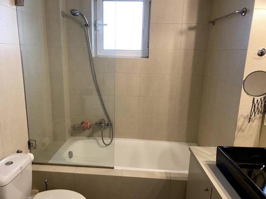 Spacious And Sunkissed 3Br & 2 Bathrooms Apartment Афины Экстерьер фото