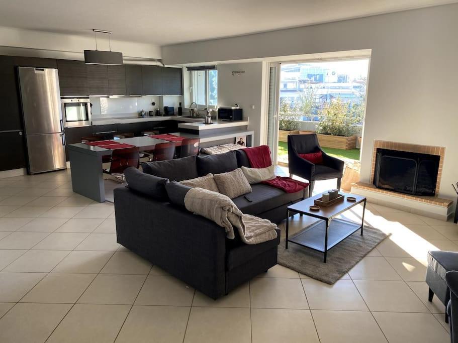 Spacious And Sunkissed 3Br & 2 Bathrooms Apartment Афины Экстерьер фото