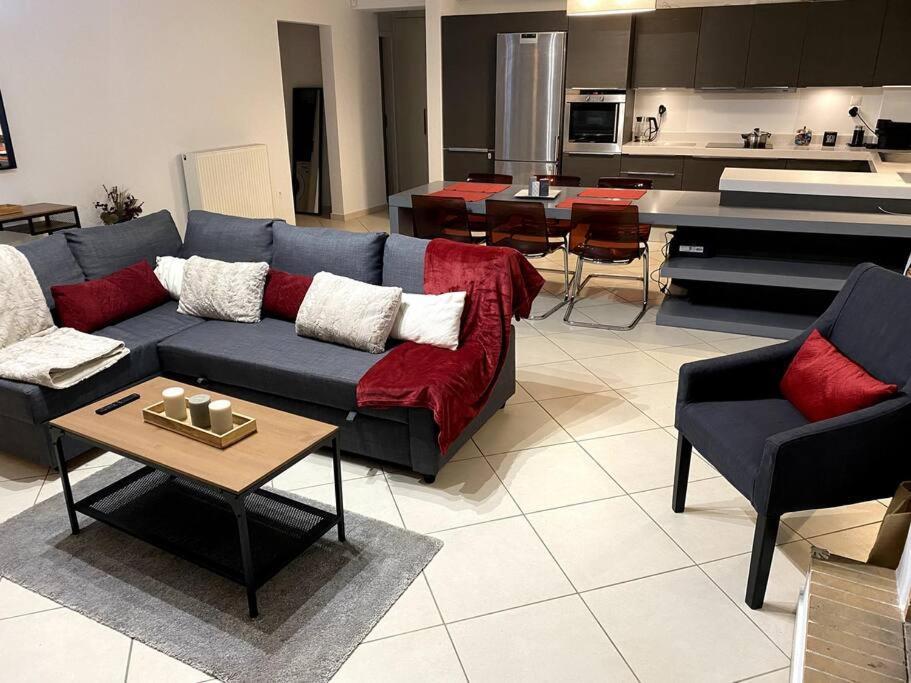 Spacious And Sunkissed 3Br & 2 Bathrooms Apartment Афины Экстерьер фото