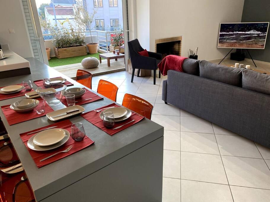 Spacious And Sunkissed 3Br & 2 Bathrooms Apartment Афины Экстерьер фото
