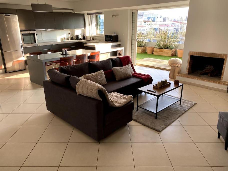 Spacious And Sunkissed 3Br & 2 Bathrooms Apartment Афины Экстерьер фото