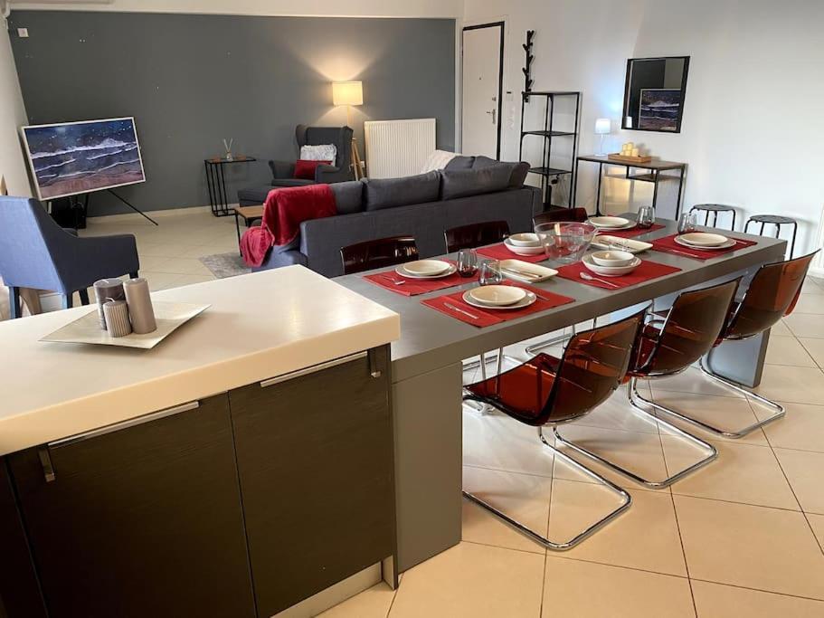 Spacious And Sunkissed 3Br & 2 Bathrooms Apartment Афины Экстерьер фото