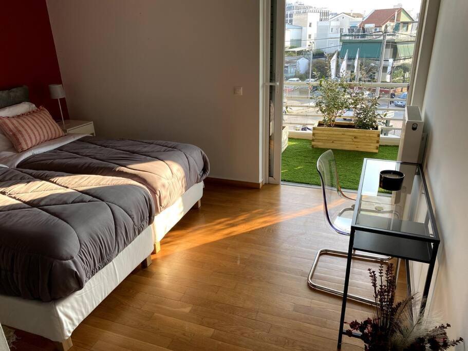 Spacious And Sunkissed 3Br & 2 Bathrooms Apartment Афины Экстерьер фото