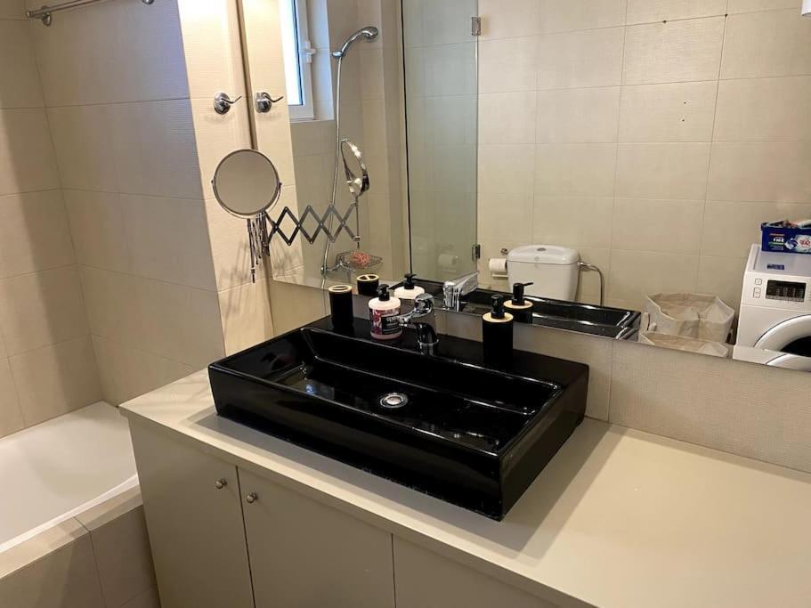 Spacious And Sunkissed 3Br & 2 Bathrooms Apartment Афины Экстерьер фото