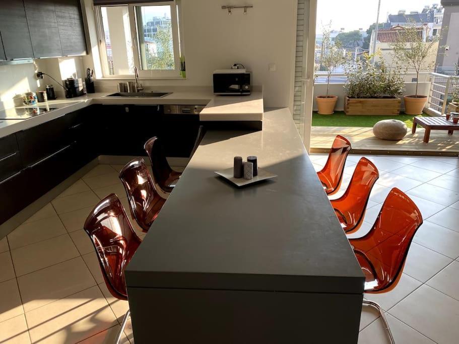 Spacious And Sunkissed 3Br & 2 Bathrooms Apartment Афины Экстерьер фото
